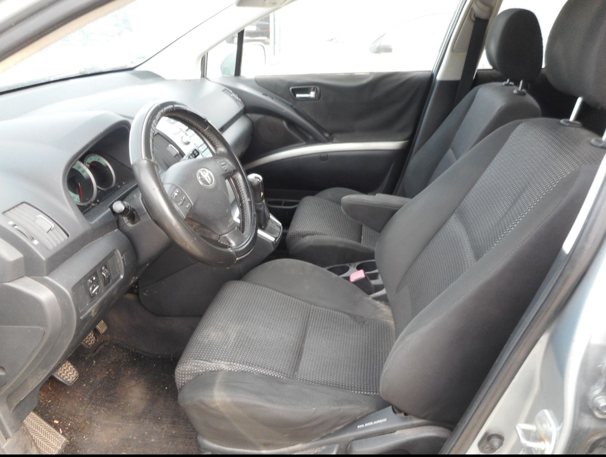 Toyota Corolla Verso. TCR564