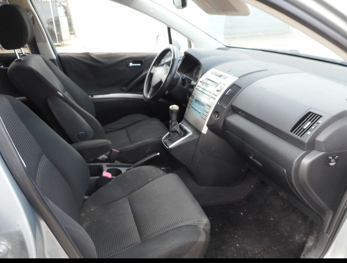 Toyota Corolla Verso. TCR564
