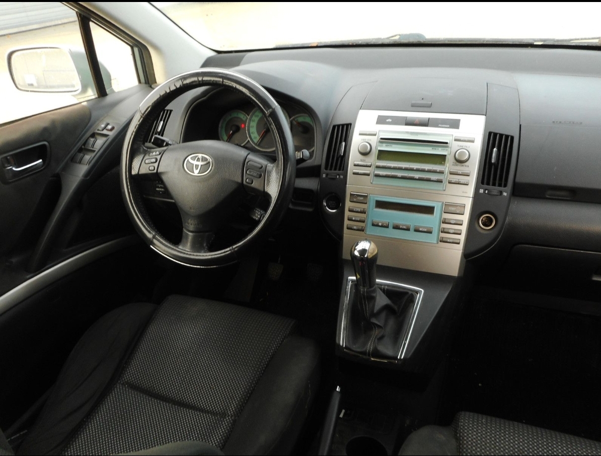 Toyota Corolla Verso. TCR564